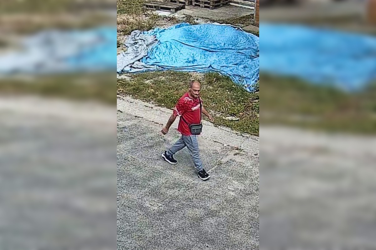 FOTO: Nitrianska polícia hľadá podozrivého zo skladu, ktorý odcudzil hotovosť, foto 3