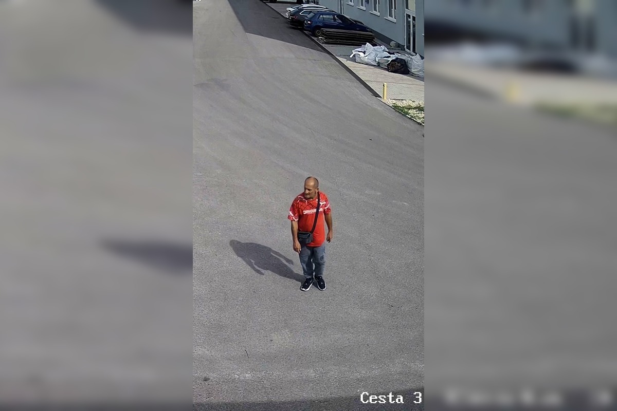 FOTO: Nitrianska polícia hľadá podozrivého zo skladu, ktorý odcudzil hotovosť, foto 4