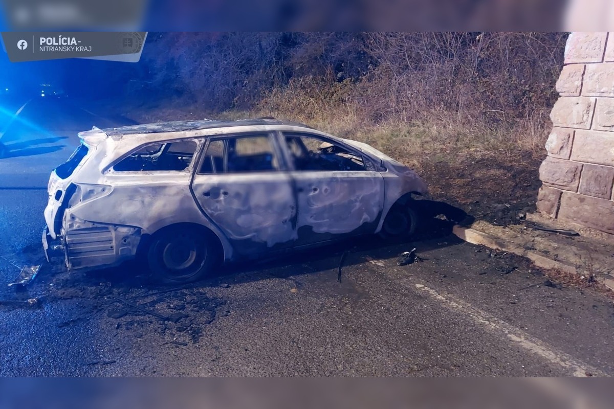 FOTO: Nočná havária v okrese Nitra si vyžiadala jednu obeť, ostala v horiacom aute, foto 2
