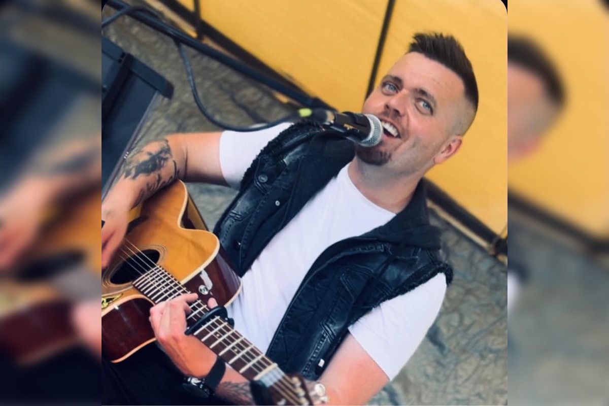 FOTO: Navždy odišiel výnimočný spevák. Zomrel Adam Urban z Nitry, foto 3