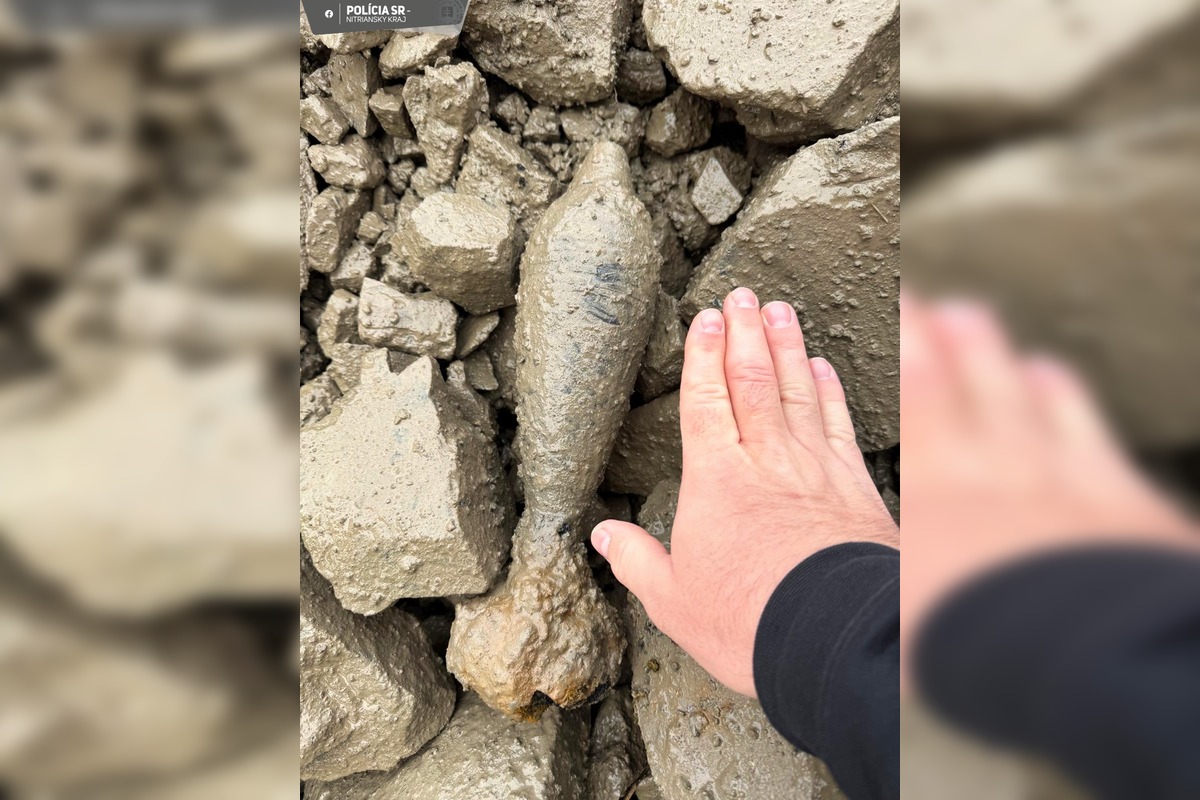 FOTO: Pri výkopových prácach na Trnoveckom moste sa našla munícia z 2. svetovej vojny, foto 1