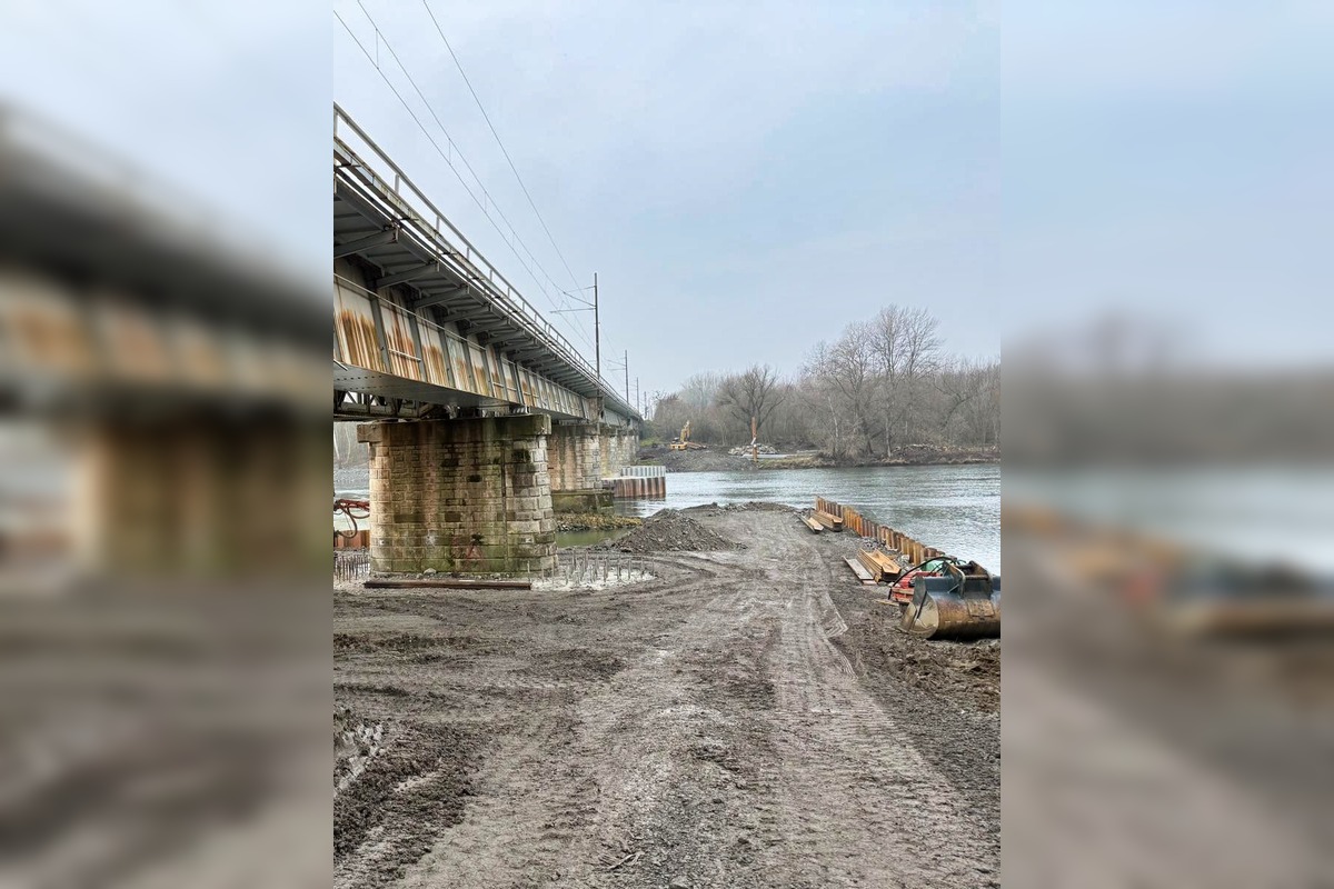 FOTO: Pri výkopových prácach na Trnoveckom moste sa našla munícia z 2. svetovej vojny, foto 2