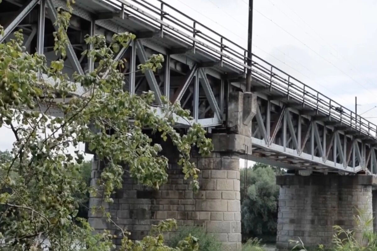 FOTO: Pri výkopových prácach na Trnoveckom moste sa našla munícia z 2. svetovej vojny, foto 3