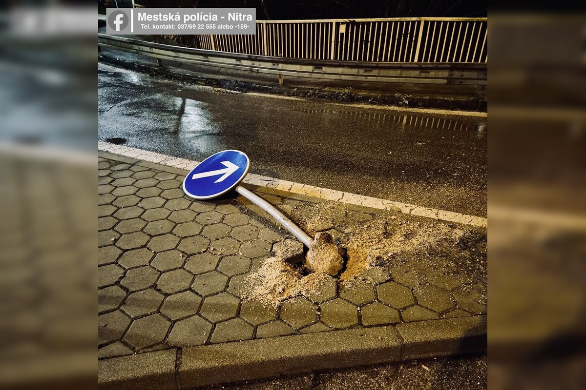 FOTO: Opitý vodič chcel ísť z Nitry až do Hrnčiaroviec, zdemoloval značku a natrafil na policajtov , foto 4