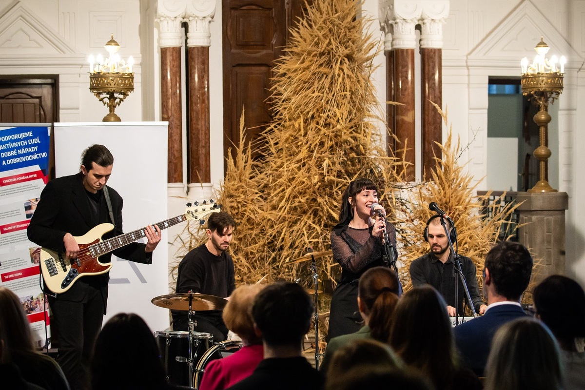 FOTO: Úspešné komunitné a školské projekty mladých v Nitre sa opäť stali realitou a pomohli deťom aj mládeži, foto 1
