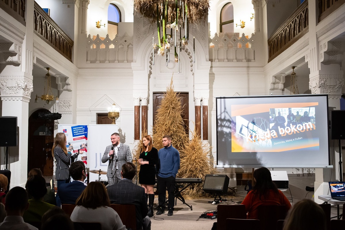 FOTO: Úspešné komunitné a školské projekty mladých v Nitre sa opäť stali realitou a pomohli deťom aj mládeži, foto 4