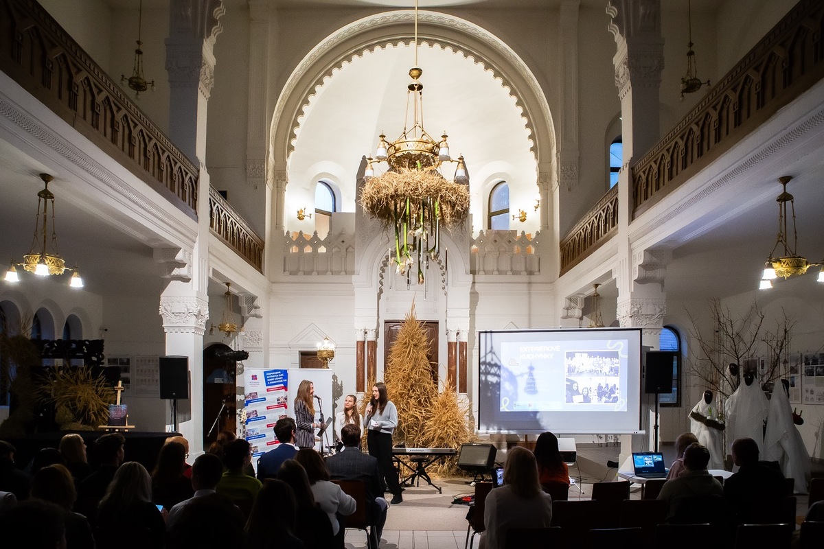 FOTO: Úspešné komunitné a školské projekty mladých v Nitre sa opäť stali realitou a pomohli deťom aj mládeži, foto 7