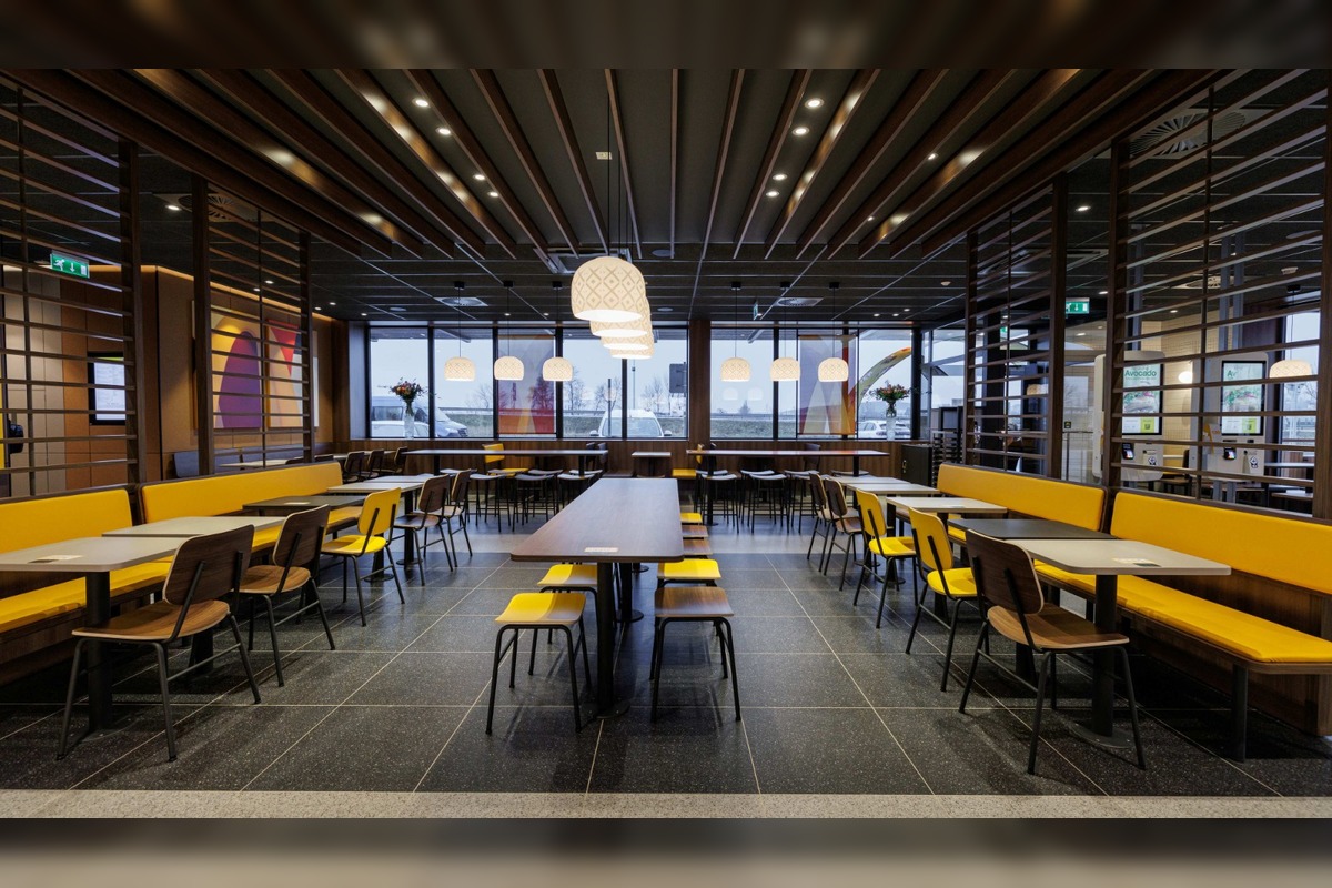 FOTO: V Nitre otvorili už tretí McDonald's, po ruke bude aj motoristom, foto 2