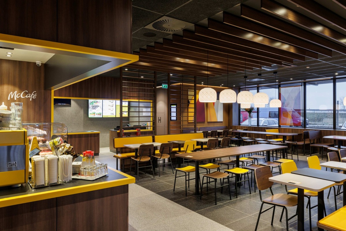 FOTO: V Nitre otvorili už tretí McDonald's, po ruke bude aj motoristom, foto 4