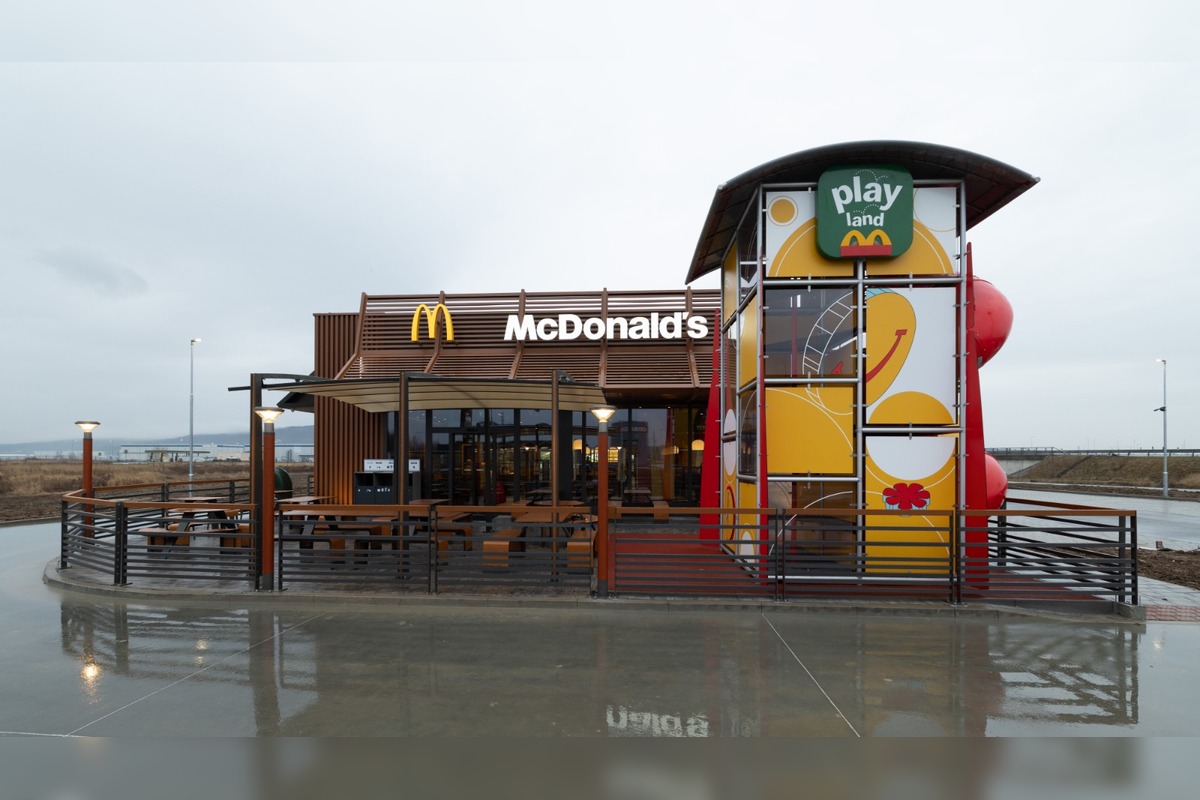FOTO: V Nitre otvorili už tretí McDonald's, po ruke bude aj motoristom, foto 5