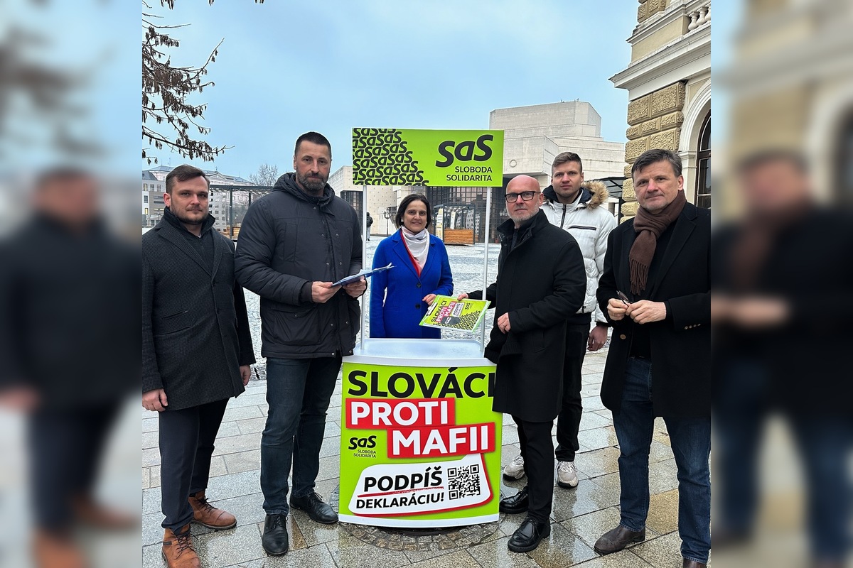 FOTO: Na námestí v Nitre sa konal protest proti mafii, foto 1
