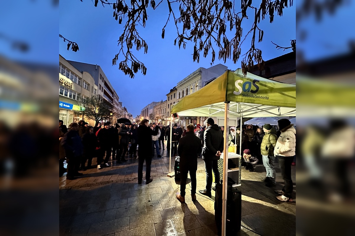 FOTO: Na námestí v Nitre sa konal protest proti mafii, foto 4