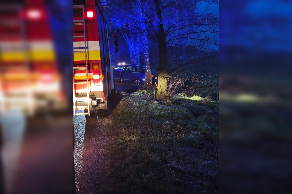 FOTO: Pred Prašicami smerom z Jacoviec sú hlásené až dve havárie, foto 1