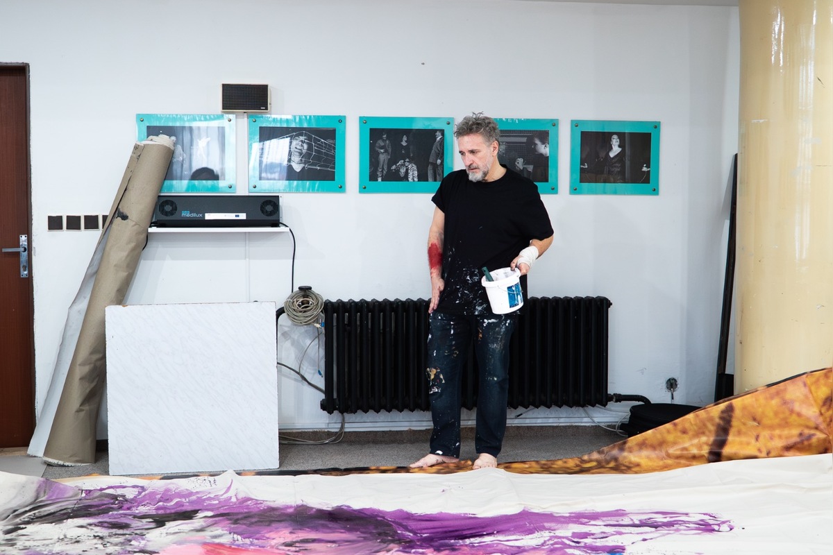 FOTO: Divadlo Andreja Bagara v Nitre spojí dve premiéry a výstavu obrazov od Mareka Ormandíka inšpirovaných inscenáciami, foto 3