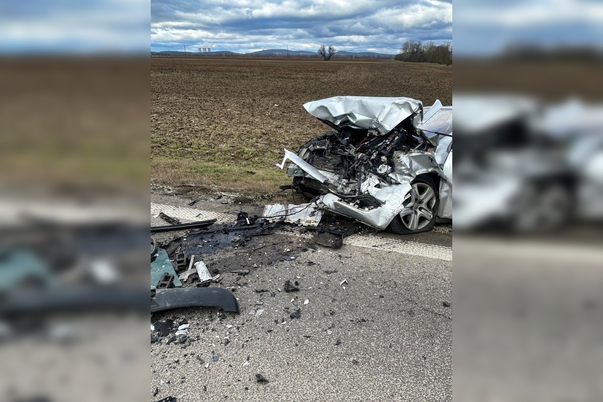 FOTO: V obci Horná Seč došlo k vážnej čelnej zrážke, zasahoval aj vrtuľník, foto 5