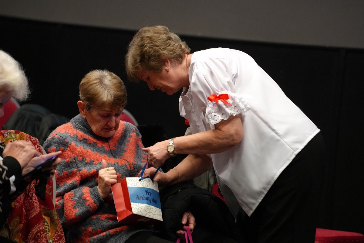 FOTO: Seniori v Nitre si zvolili nové predsedníctvo, po 14 rokoch končí Anton Chudík a nahradí ho Kornélia Turbová, foto 2