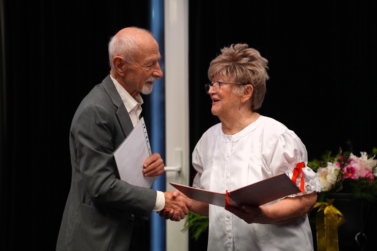 FOTO: Seniori v Nitre si zvolili nové predsedníctvo, po 14 rokoch končí Anton Chudík a nahradí ho Kornélia Turbová, foto 5