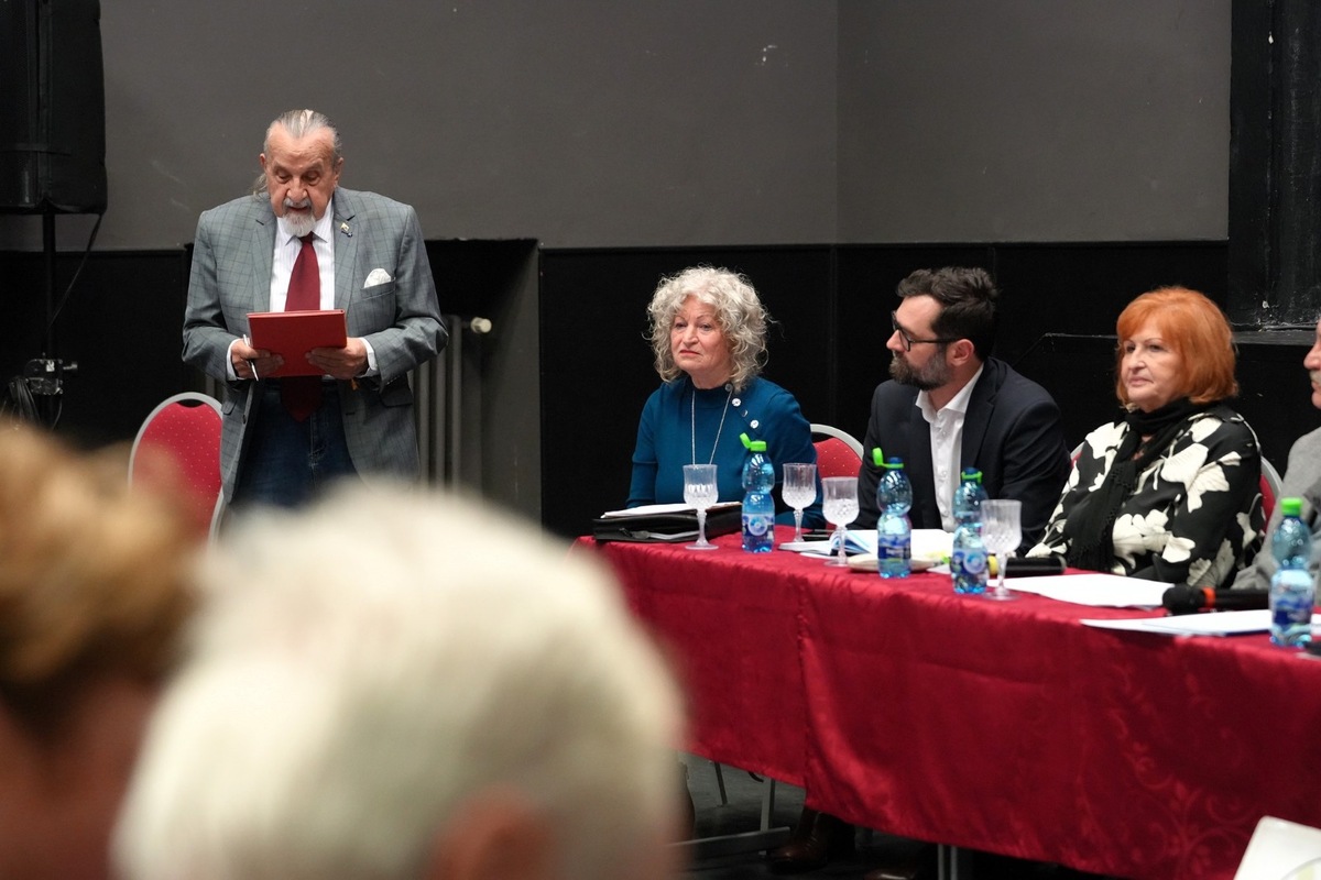 FOTO: Seniori v Nitre si zvolili nové predsedníctvo, po 14 rokoch končí Anton Chudík a nahradí ho Kornélia Turbová, foto 6