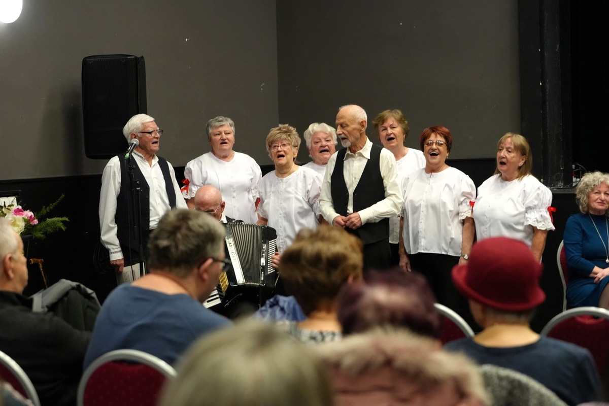 FOTO: Seniori v Nitre si zvolili nové predsedníctvo, po 14 rokoch končí Anton Chudík a nahradí ho Kornélia Turbová, foto 8