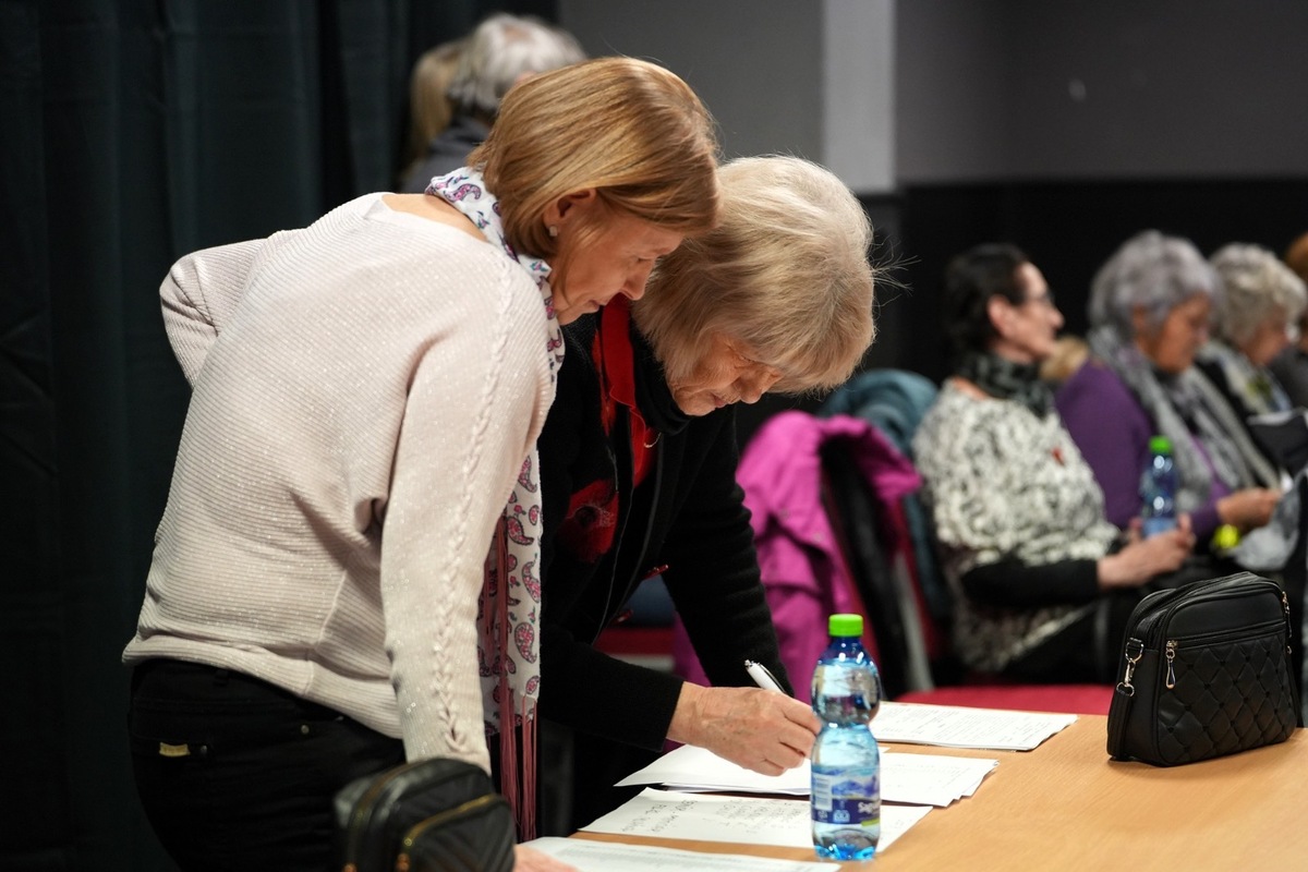 FOTO: Seniori v Nitre si zvolili nové predsedníctvo, po 14 rokoch končí Anton Chudík a nahradí ho Kornélia Turbová, foto 9
