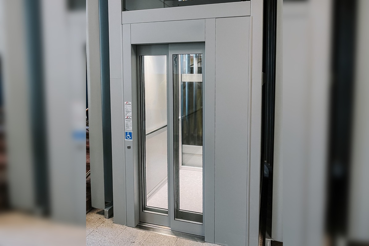 FOTO: Gymnázium Hansa Selyeho v Komárne je bez bariér, foto 2