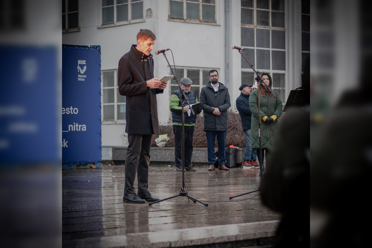 FOTO: Obyvatelia Nitrianskeho kraja si pripomenuli spomienku na Jána Kuciaka a Martinu Kušnírovu, foto 2