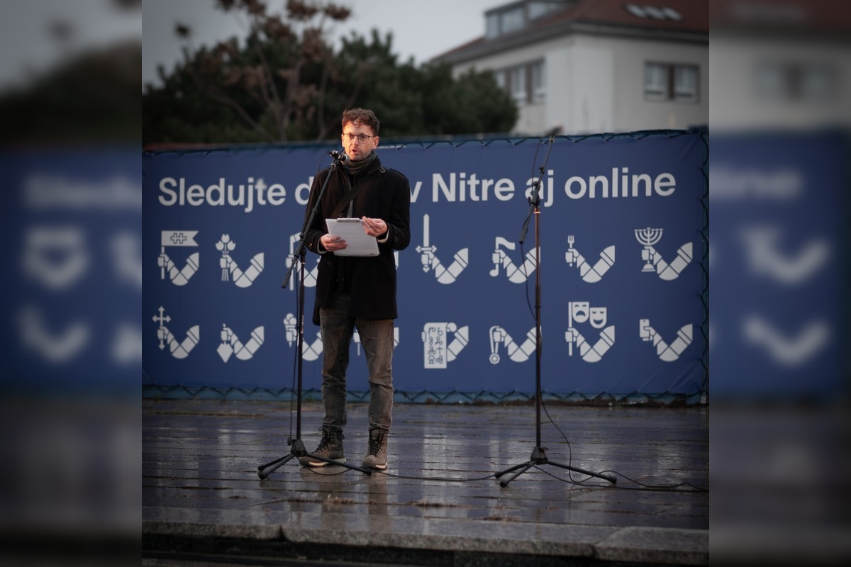 FOTO: Obyvatelia Nitrianskeho kraja si pripomenuli spomienku na Jána Kuciaka a Martinu Kušnírovu, foto 3