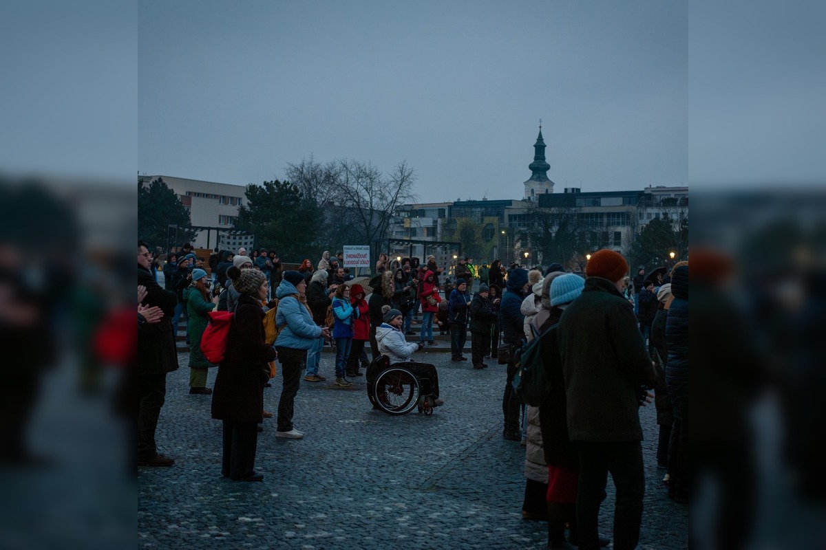 FOTO: Obyvatelia Nitrianskeho kraja si pripomenuli spomienku na Jána Kuciaka a Martinu Kušnírovu, foto 8