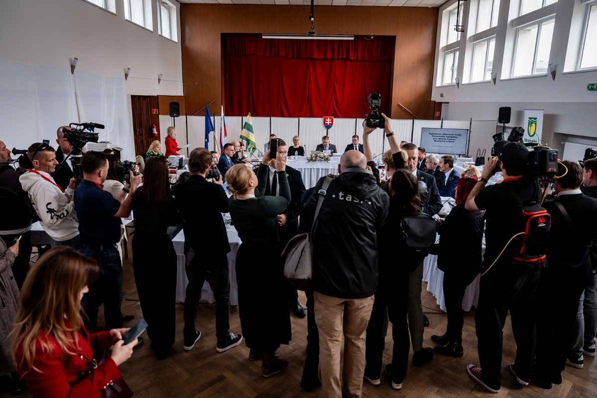 FOTO: Výjazdové rokovanie vlády SR v Hronských Kľačanoch, foto 3