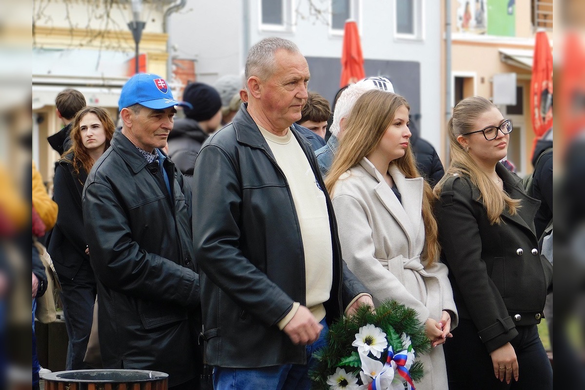 FOTO: Tichá poklona obetiam vojny. Štúrovo si pripomenulo oslobodenie mesta pietnou slávnosťou, foto 5