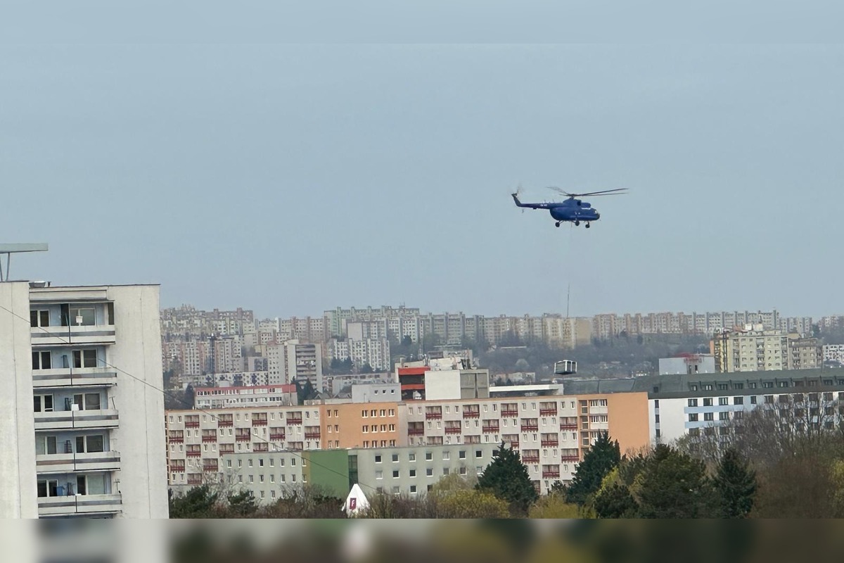 FOTO: Vrtuľník v centre Nitry vzbudil nečakanú pozornosť. , foto 4