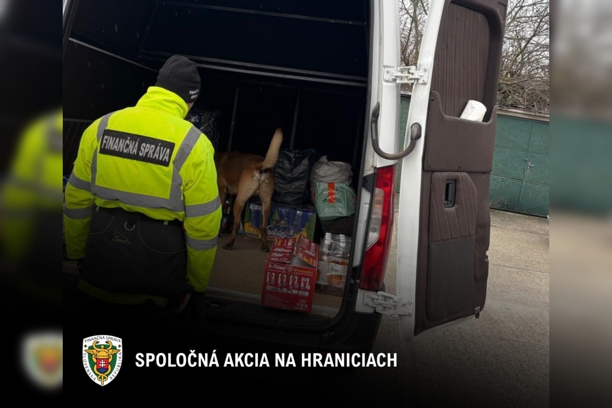 FOTO: Colníci z Nitry a Trnavy zaistili nelegálny lieh aj tisíce cigariet, foto 1