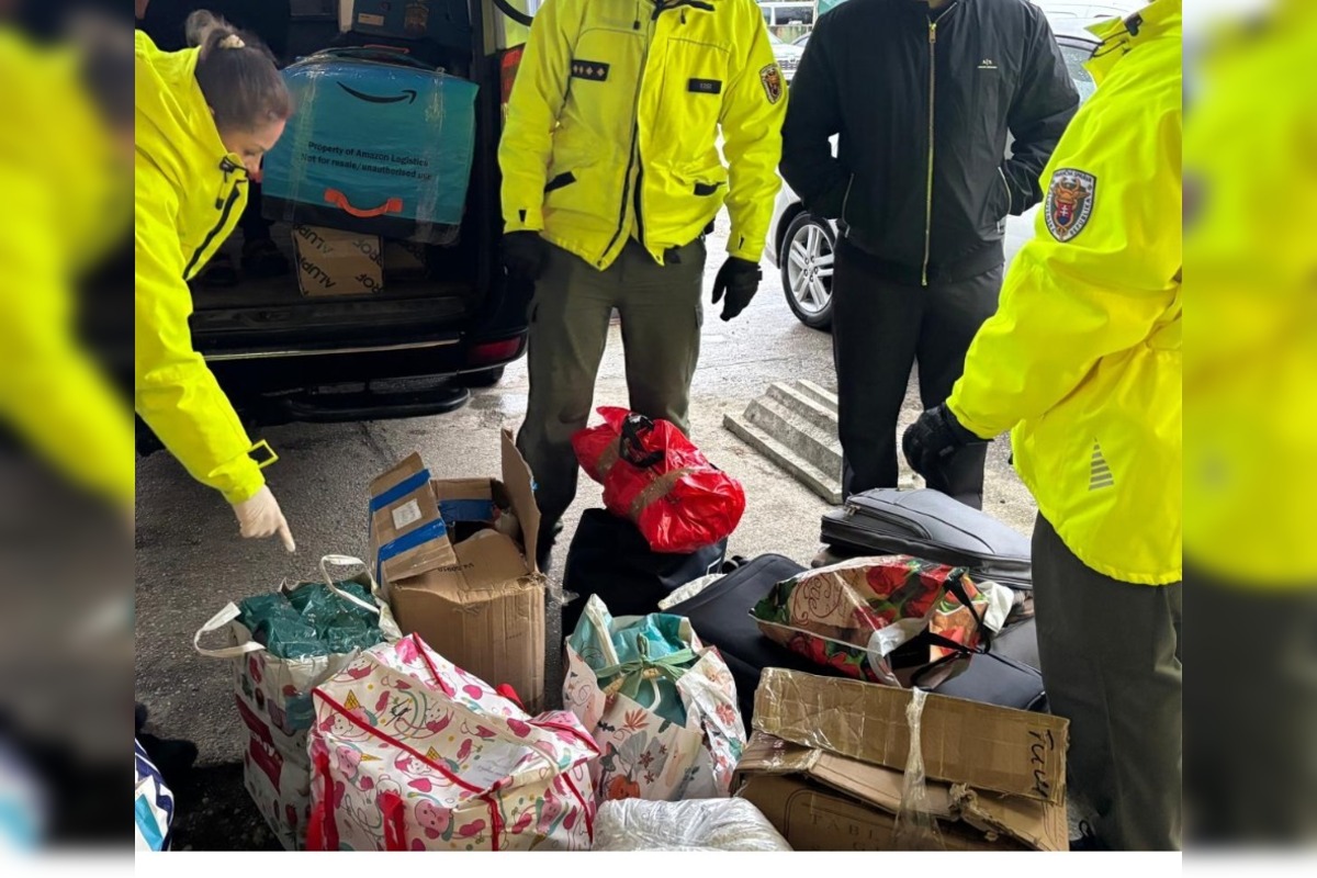 FOTO: Colníci z Nitry a Trnavy zaistili nelegálny lieh aj tisíce cigariet, foto 2