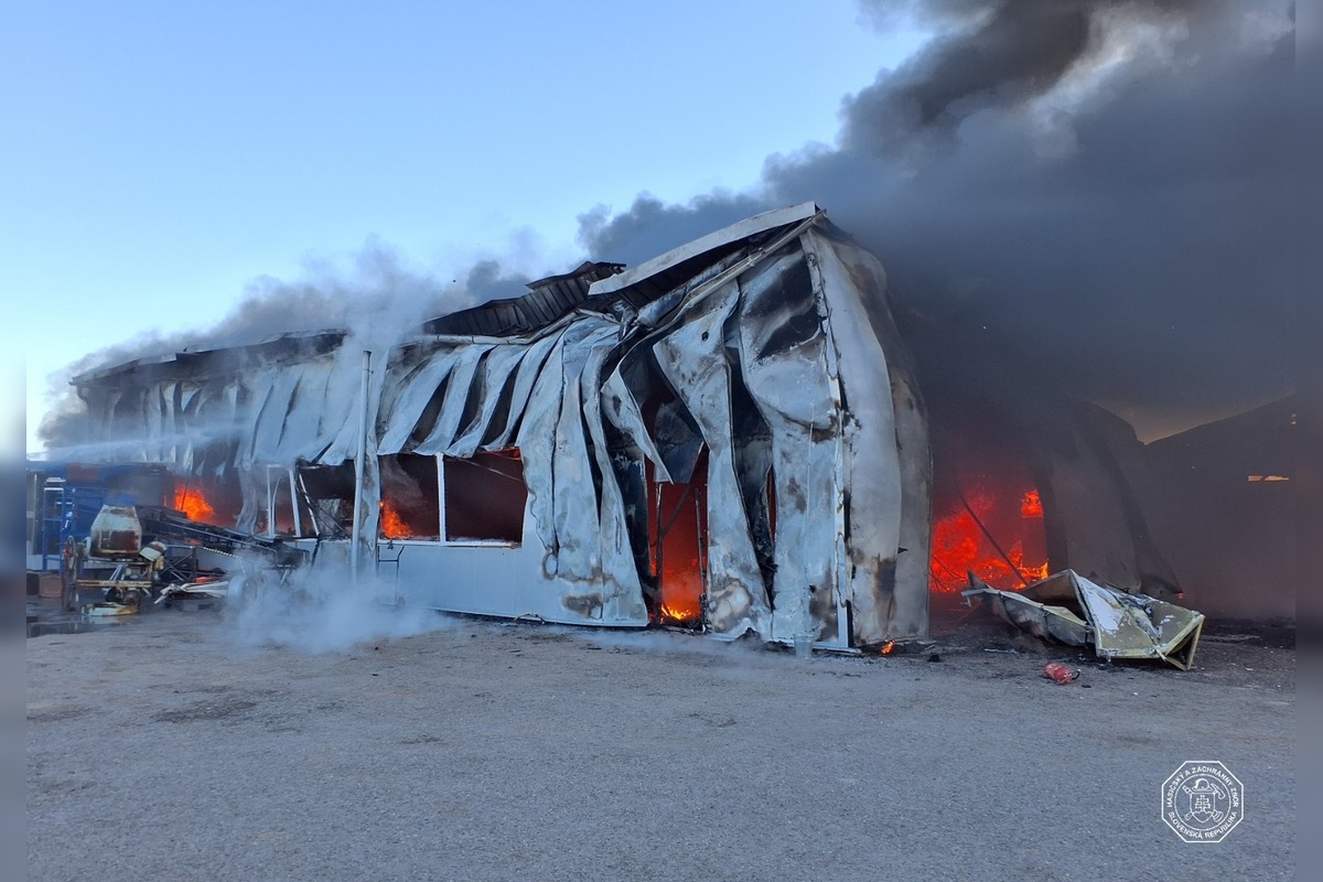 FOTO: Požiar pri družstve v Golianove , foto 2