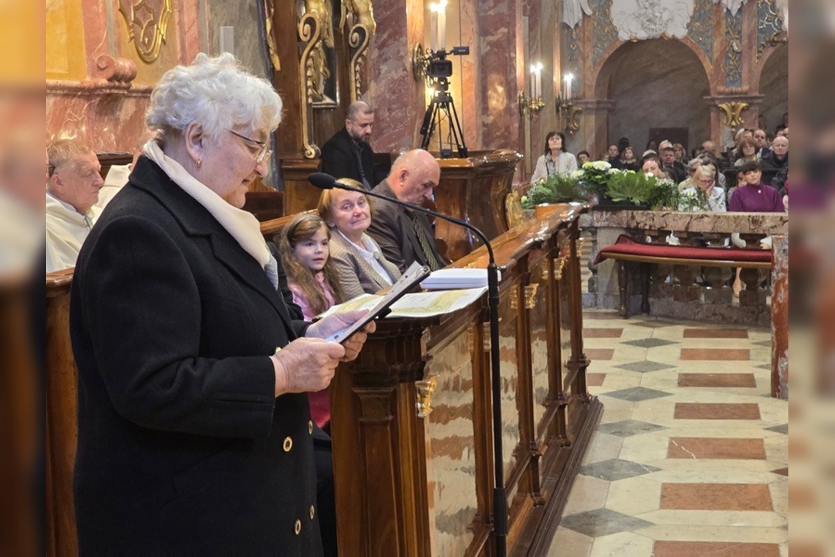 FOTO: Anna Vargová z Nitry získala pápežské ocenenie Benemerenti za pomoc cirkvi, foto 2