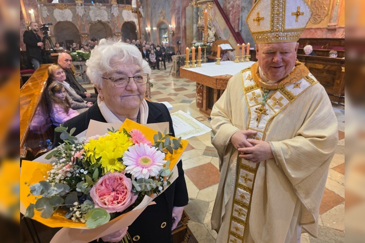 FOTO: Anna Vargová z Nitry získala pápežské ocenenie Benemerenti za pomoc cirkvi, foto 5