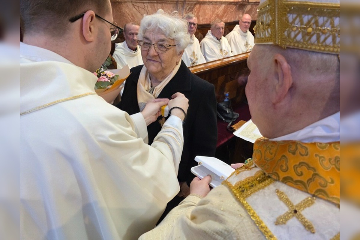 FOTO: Anna Vargová z Nitry získala pápežské ocenenie Benemerenti za pomoc cirkvi, foto 6