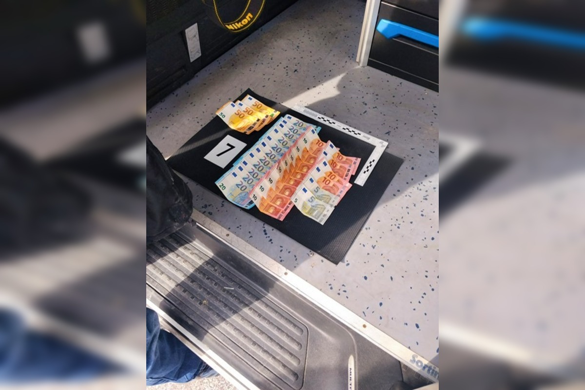 FOTO: Kriminalisti zadržali v Topoľčanoch muža, je podozrivý z obchodovania s heroínom, foto 2