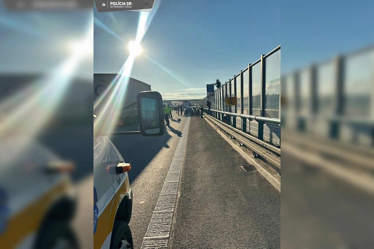 FOTO: Na R1 pri Nitre chcel mladý muž ukončiť svoj život, zasiahol policajný vyjednávač, foto 1