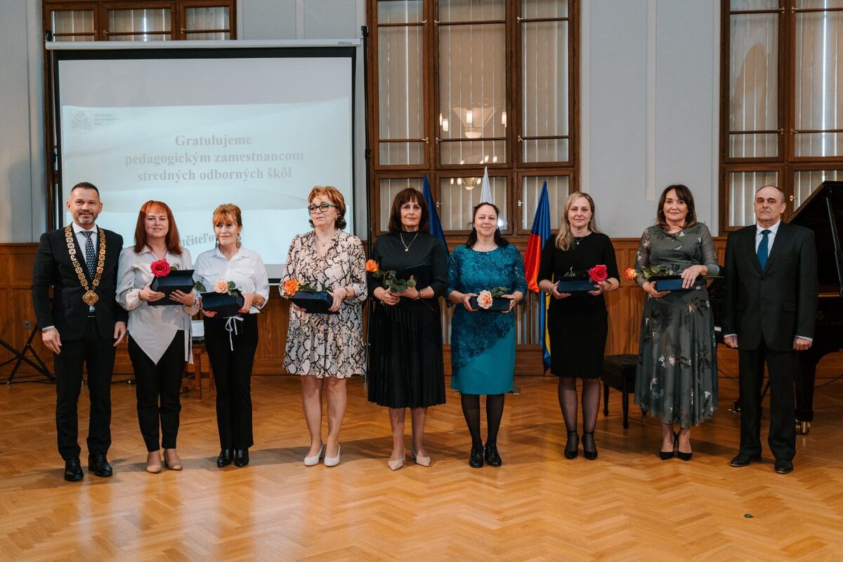 FOTO: NSK v roku 2026 ocenil pedagogických zamestnancov župných stredných škôl , foto 1