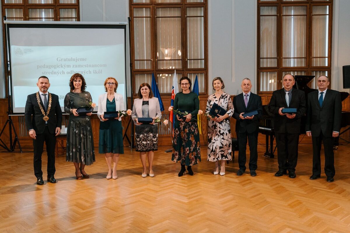 FOTO: NSK v roku 2026 ocenil pedagogických zamestnancov župných stredných škôl , foto 8