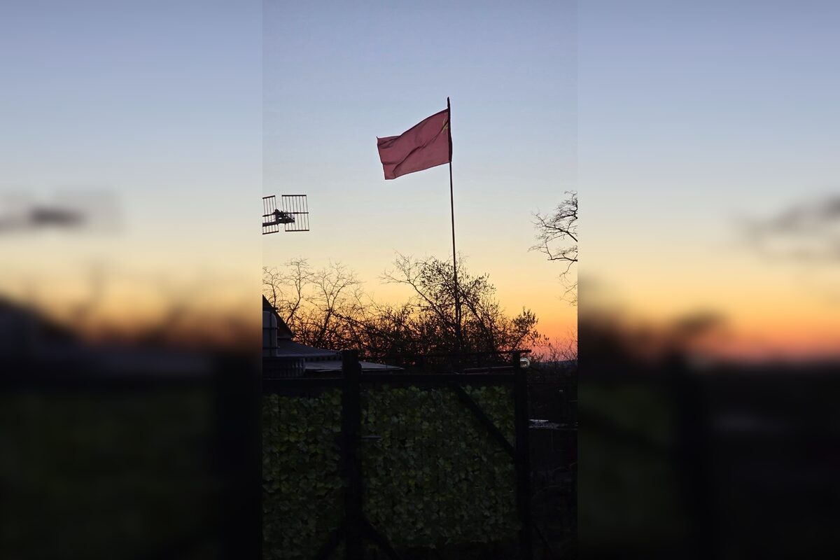 FOTO: Červená vlajka Sovietskeho zväzu vyvolala v Leviciach veľké vášne, foto 1