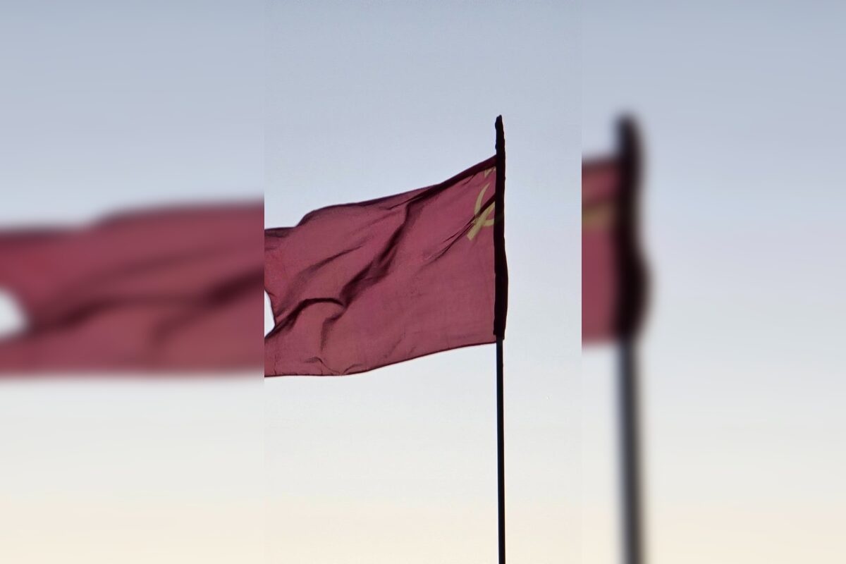 FOTO: Červená vlajka Sovietskeho zväzu vyvolala v Leviciach veľké vášne, foto 3