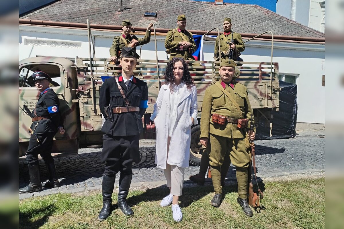 FOTO: Nakrúcanie filmu Autobus do Vlčích dier v Nitre, foto 12