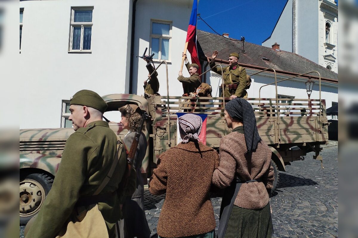FOTO: Nakrúcanie filmu Autobus do Vlčích dier v Nitre, foto 16