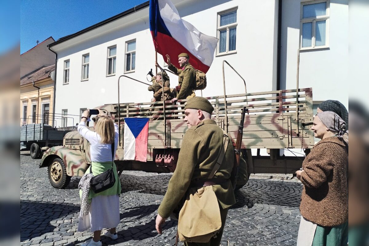 FOTO: Nakrúcanie filmu Autobus do Vlčích dier v Nitre, foto 17