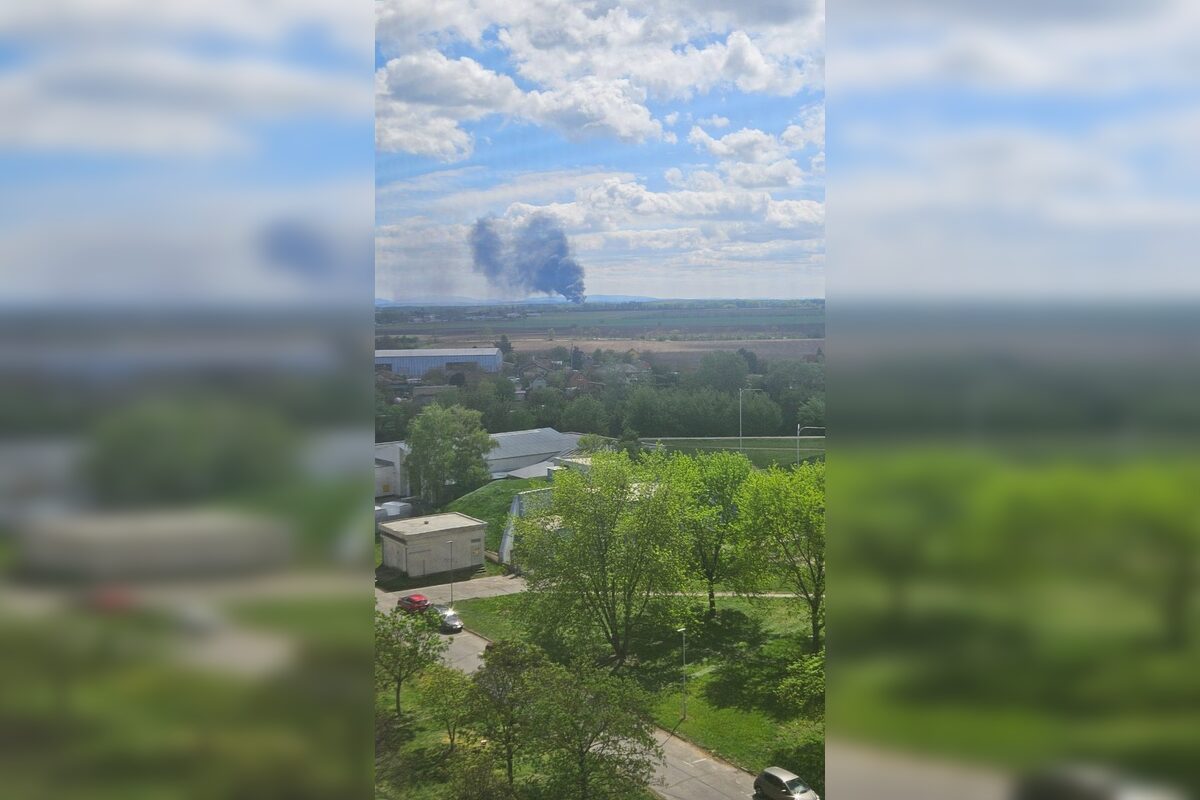 FOTO: Požiar v areáli spoločnosti v obci Bajč, foto 4