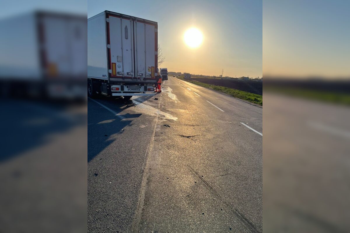 FOTO: Tragická zrážka motorkára s kamiónom za Novými Zámkami , foto 2