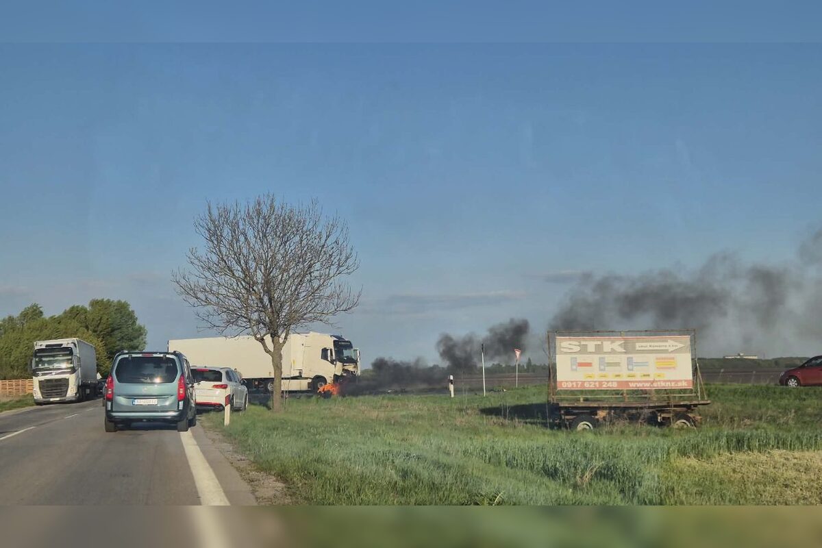 FOTO: Tragická zrážka motorkára s kamiónom za Novými Zámkami , foto 4