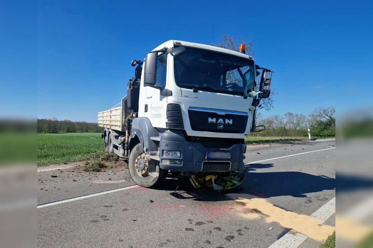 FOTO: Zrážka kamióna s dodávkou medzi Nitrou a Rišňovcami , foto 2